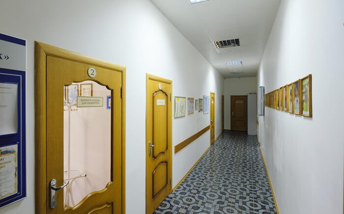 Медицинский центр на улице Оптиков, д. 58